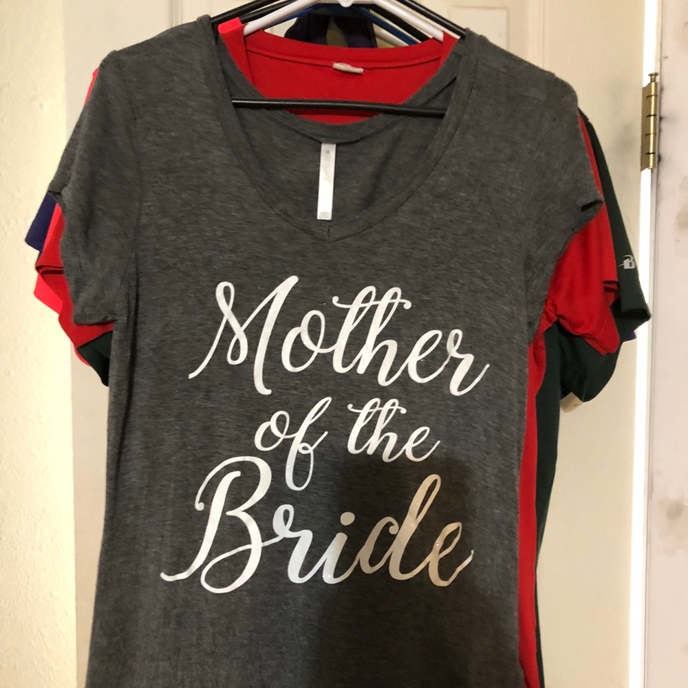 Graphic tee "mother of the bride"